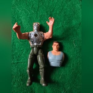1991 Terminator 2 T2 Battle Damage W/Blow Open Chest Moveable Action Figure 6"